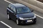 Opel Astra Kombi auf der A61 bei Miel - 26.01.2011