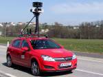 GOOGLE  Street-View-Fahrzeug  beehrt  mit seiner aufmontierten Kamera die Stra�enz�ge in Ober�sterreich;100326