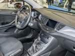 Interieur des 2016-er Opel Astra K, gesehen auf dem Auto Zürich, November 2015.