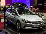 Opel Astra K Sports Tourer, ausgestellt auf dem Autosalon Genf 2016.