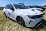 =Opel Astra Sports Tourer der Firma KONE, einer Fachfirma für Aufzüge, Rolltreppen, Türanlagen, abgestellt auf dem Parkplatz der RettMobil im Mai 2025