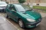 Grüner Peugeot 206 ( Vert Intensive  vermutlich) in Oktober 2020.