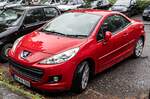 Hier ist ein roter Peugeot 207 CC zu sehen. Foto: Mai, 2024.