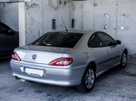 Ein auch noch heutzutage jung-scheinender Peugeot 406 Coupé, fotografiert am 28.08.2016.