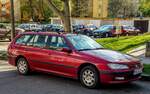 Peugeot 406 SW in der Farbe Rouge Lucifer Nacre.