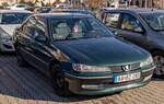 Peugeot 406 Facelift in grün Metallic. Foto: Februar, 2024.