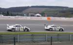Mitzieher der beiden Porsche RSR von Porsche Team Manthey 91 & 92 im gleich Flug.