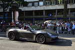 Porsche 992 Carrera GTS Cabrio, in der Innenstadt von Le Mans bei der Fahrerparade, Le Mans 13.06.2025