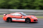 Porsche Experience Center Le Mans, Porsche Kunden durfen ihre Runden drehen, Cayman in der Porschekurve am 16.6.2016