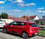 Renault Clio IV von hinten fotografiert in Juni 2020.