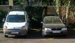 Renault Kangoo und Toyota Carina E neben einander.