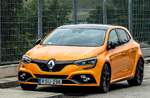 Renault Mégane IV RS in Orange auf dem Hungaroring Innenparkplatz beim Blacpain GT Series (September, 2019)
