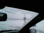 so sieht eine Frontscheibe aus nach einem Eisregen bei 50 km/h und maximaler Frontscheibenheizung aus    es hat keinen Spa� gemacht!!!
