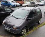 Hier ist ein Renault Twingo Mk1 zu sehen.