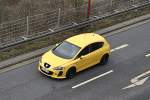 Gelber Seat PKW, am 16.02.2011 in Lehrte/Poststra�e.