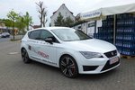 Seat Leon als Werbeträger für das Autohaus  STALLKNECHT , gesehen in 36088 Hünfeld im Mai 2016