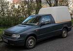 Hier ist ein fSkoda Felicia Pick Up mit Kastenaufbau zu sehen.
