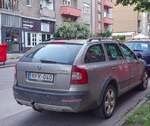 Rückansicht: Skoda octavia Scout Mk2, gesehen in Mai, 2021.