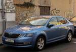 Hier ist ein Skoda Octavia Mk3 Facelift (Farbe: Denim Blue) zu sehen.