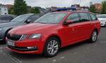 =Skoda Octavia der Feuerwehr BIELEFELD steht anl.