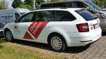 =Skoda Octavia der Firma BORNACK steht auf dem Parkplatzgelände der RettMobil 2022 in Fulda, 05-2022