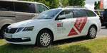 =Skoda Octavia der Firma BORNACK steht auf dem Parkplatzgelände der RettMobil 2022 in Fulda, 05-2022
