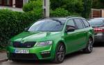 Skoda Octavia Combi Mk3 vRS in Rallye Green, gesehen in Mai, 2024.