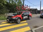 Skoda Begleitfahrzeug des Schweizer Team BMC beim verlassen des Zielgelände am 12.6.17 in Bern.