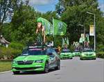  Auch diese Kolonne von links ein Skoda Superb, Skoda Octavia Fahrzeugen, nahmen an der Caravane du Tour durch Luxemburg teil.