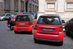 Alt und Neu nebeneinander: Links der alte Smart in Rot und rechts der neue Smart in Rot. Rom, den 17.05.2013