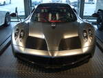 Pagani Huayra Coupe aus dem Jahr 2016.                
Seit dem Jahr 2012 wird dieser Supersportwagen im italienischen Modena in purer Handarbeit gefertigt. Die Motoren stammen von AMG und werden extra für Pagani aufgebaut. Der als Mittelmotor verbaute V12-Motor hat einen Hubraum von 5980 cm³ und leistet in der schwächsten Version 730 PS. Motorworld Cologne am 19.02.2022.