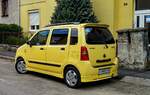 Rückansicht: Suzuki Wagon R (Mimosa Yellow) Special Edition oder  Sport  mit einem Spoiler Kit und mit dem 1.3 Liter Motor.