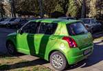 Rückansicht / Seitenansicht: Suzuki Swift Mk3 in der Farbe Shiny Green . Foto: 04.2022.
