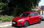 Diesen Suzuki Swift Sport (fünfte Generation) in der Farbe  Solid Fire Red  oder  Burning Red  habe ich in Juli 2021 aufgenommen.
