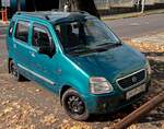 Suzuki Wagon R+ in der Farbe Forest Green.