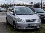 Hier ist ein Toyota Avensis Verso Mk1 pre-Facelift zu sehen. Die Aufnahme stammt von M�rz, 2026.