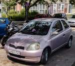 Diesen Toyota Yaris (Pale Rose, erste generation) habe ich in juni, 2023 fotografiert.