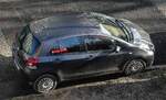 Toyota Yaris Mk2 von oben fotografiert. Foto: 01.01.2022.