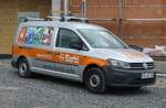 =VW Caddy der Firma KERBL steht auf einer Baustelle in 36100 Petersberg-Marbach, 06-2020