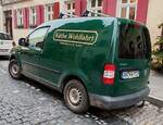 =VW Caddy vom Weihnachtsdekospezialisten KÄTHE WOHLFAHRT, gesehen im Dezember 2023 in Rothenburg ob der Tauber