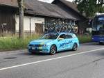 VW Begleitfahrzeug vom Team Astana am 12.6.17 in Bern.