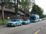 VW Begleitfahrzeuge und Teamcar des Team Astana am 12.6.17 in Bern.