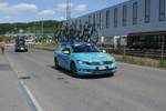VW Begleitfahrzeug des Team Astana am 17.6.17 wärend des Tour de Suisse Rennens in Schaffhausen.