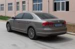 Chinesischer VW Passat der neusten Generation, mit dem dritten Seitenfenster sieht er noch gr��er aus als die europ�ische Version (Shouguang, 17.7.2011)
