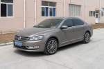 Chinesischer VW Passat der neusten Generation, mit dem dritten Seitenfenster sieht er noch gr��er aus als die europ�ische Version (Shouguang, 17.7.2011)