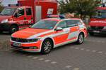 Feuerwehr Frankfurt am Main VW Passat PKW am 18.08.18 auf einen Parkplatz in der Nähe des Infraserv Tor H831 