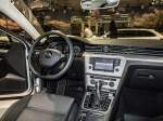 Sitzprobe in einem 2014-er VW Passat B8 (Interior-foto Auto Zürich 2014). 
