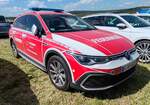 =VW Passat als Kommandowagen der Werkfeuerwehr von INTRASERV-HÖCHST, gesehen auf dem Parkplatz der 2025er Rettmobil in Fulda