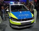 VW Touran Polizei FustW am 23.09.17 auf der IAA in Frankfurt am Main 