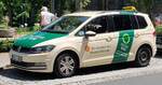 =VW Touran als Taxi in Bad Nauheim im Juli 2021